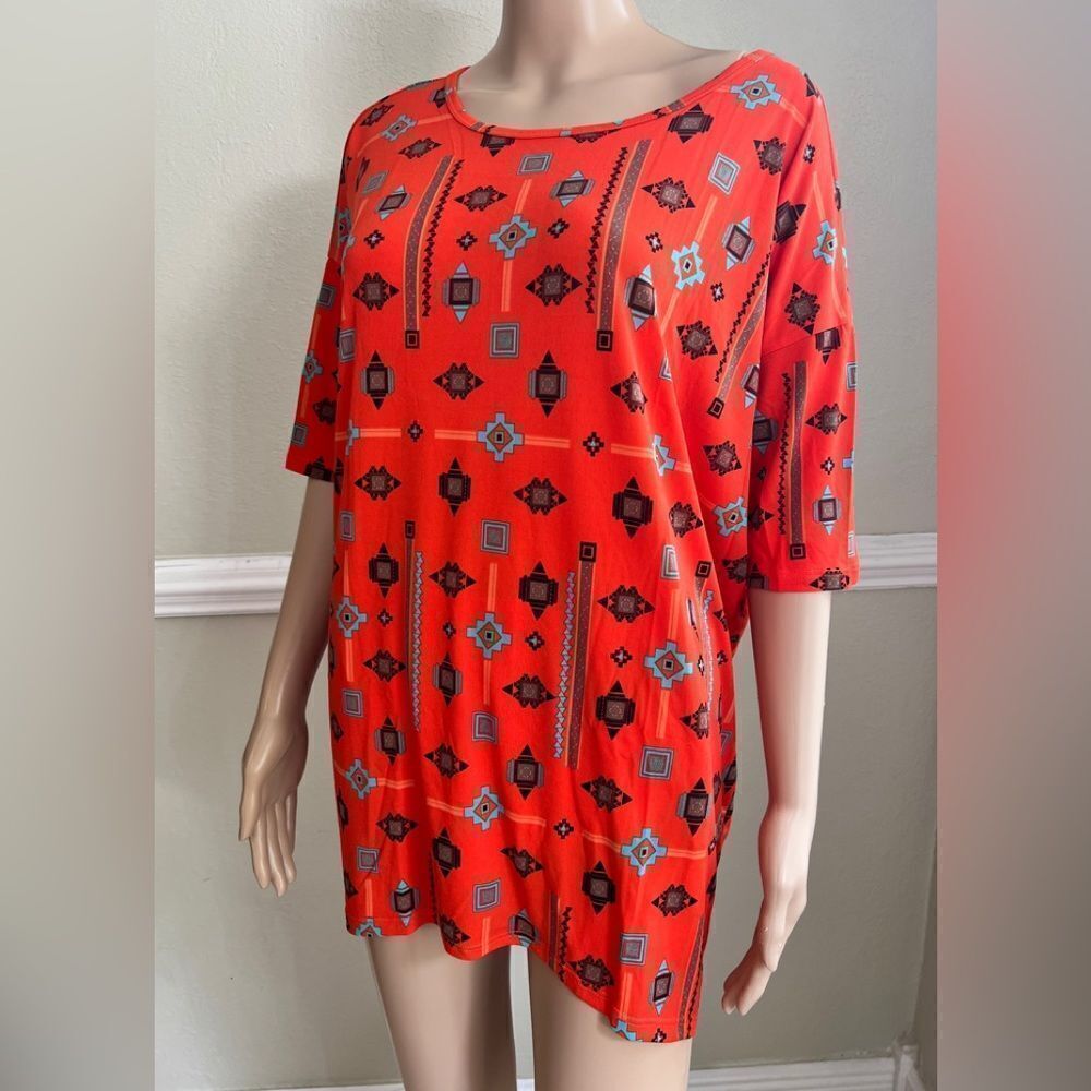 LULAROE IRMA TOP SIZE EXTRA SMALL 